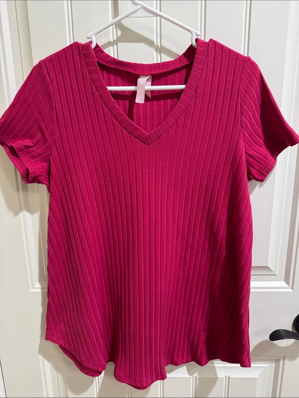 Honeyme Ribbed V-Neck Short Sleeve Top in Bright Pink